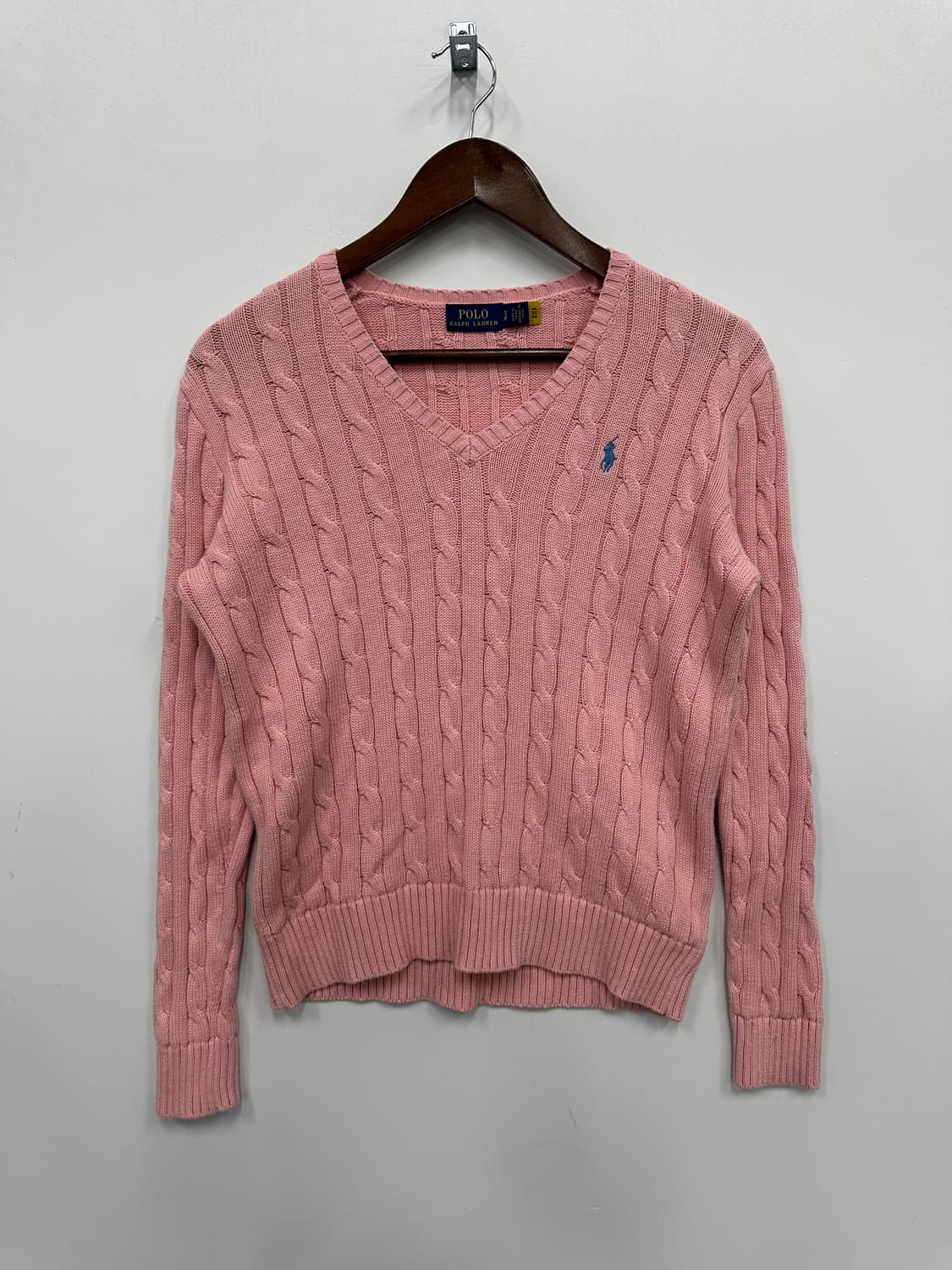 폴로 핑크 브이넥 꽈배기 니트  상품이미지1