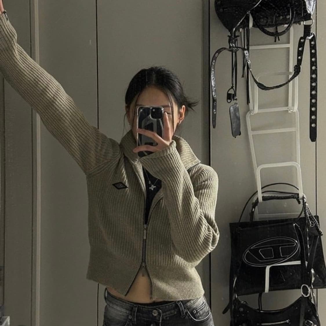 보헤미안서울 로고 하이넥 니트집업 베이지 상품이미지1