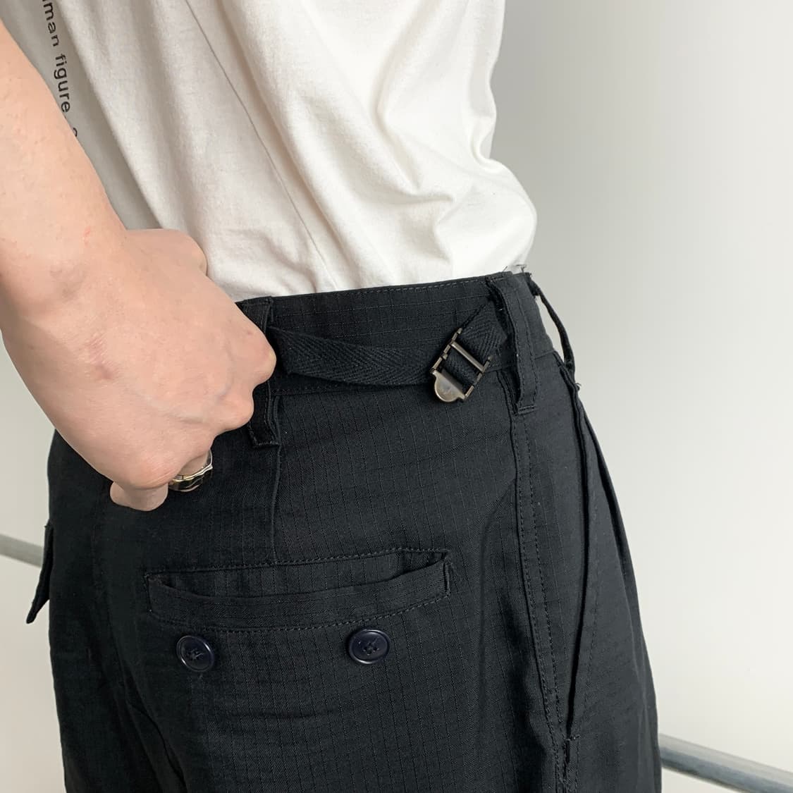 지에다 비대칭 홀 플레어 카고 팬츠 상품이미지5