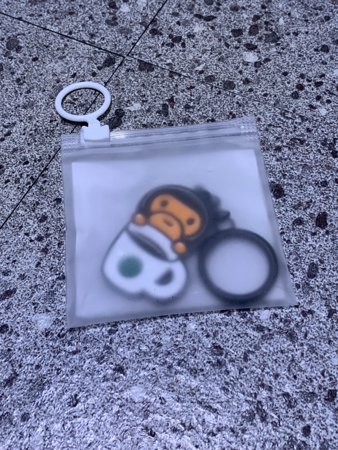 베이프 X 스타벅스 베이비 마일로 키링 상품이미지1