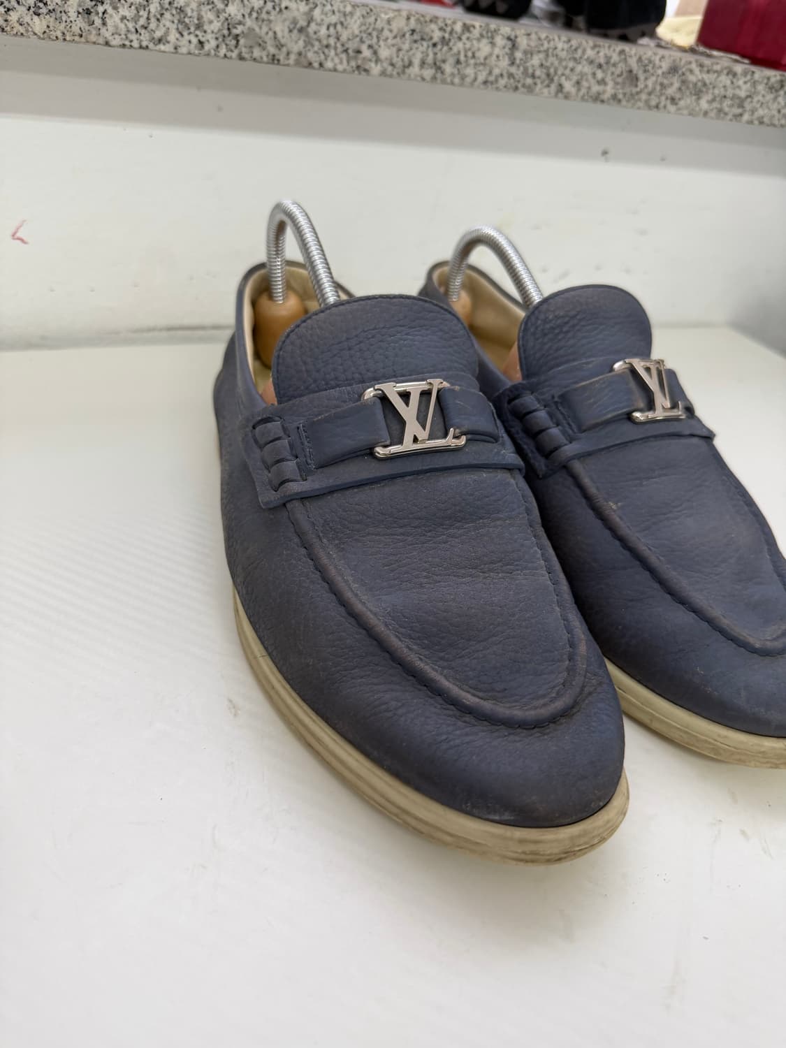 정품) 루이비통 LV로고 남성 로퍼 7.5(265) 상품이미지3