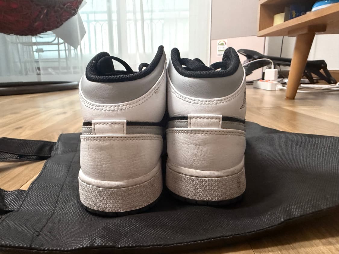 나이키 에어조던1 미드 화이트 쉐도우 상품이미지4