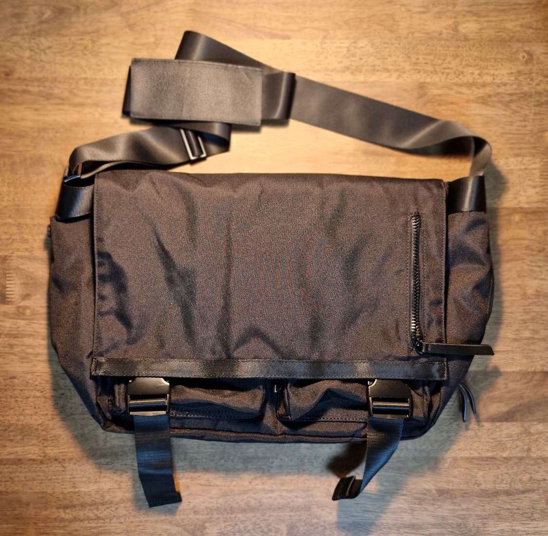 SSRL Dual Pocket Messenger Bag /

BLACK 상품이미지3