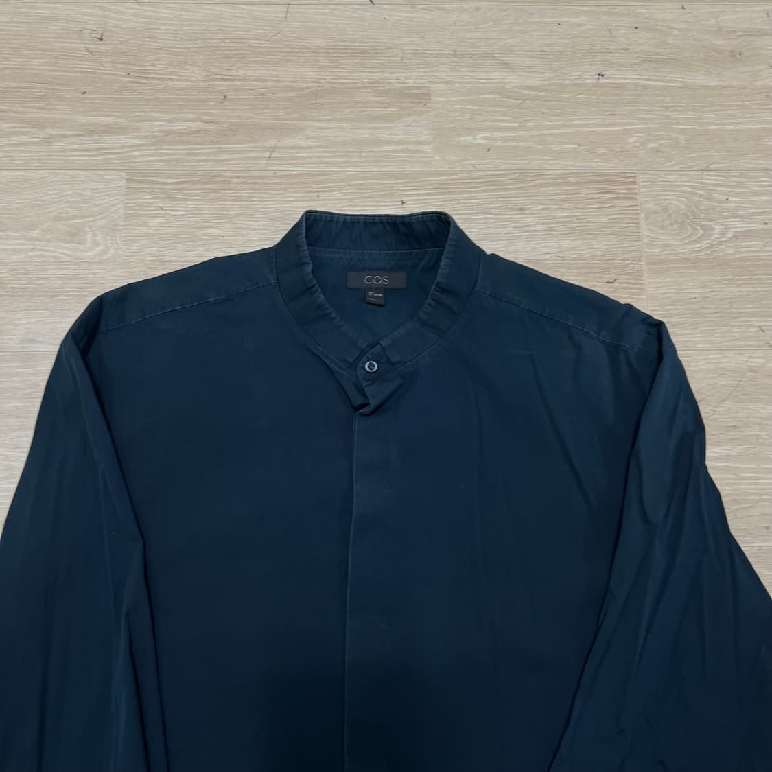 COS 코스 밴드 카라 히든버튼 라운드햄 긴팔 셔츠 [네이비] L/100 상품이미지2