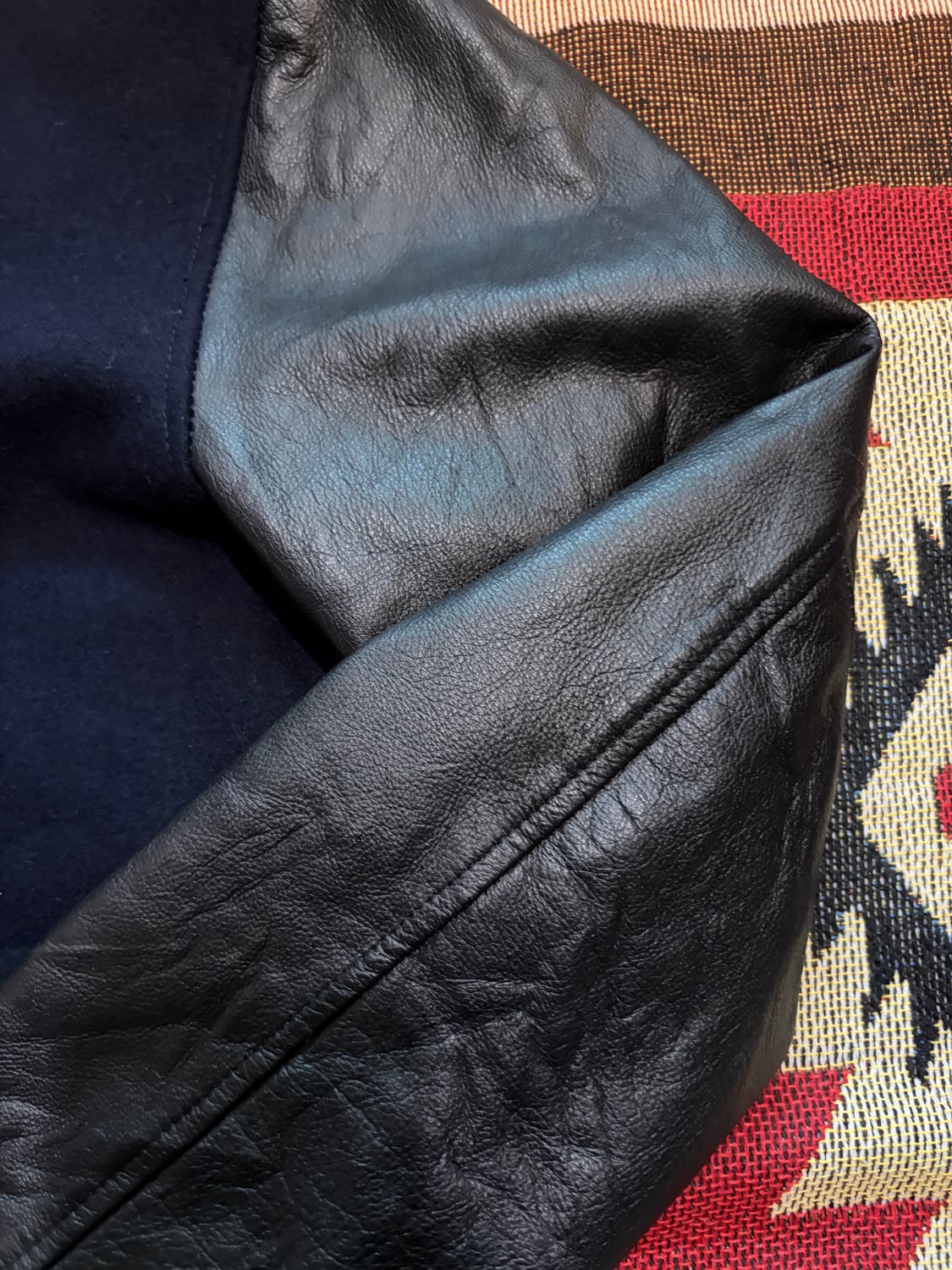 100) 어반리서치 도어스 송아지가죽 바시티 자켓 네이비 상품이미지5