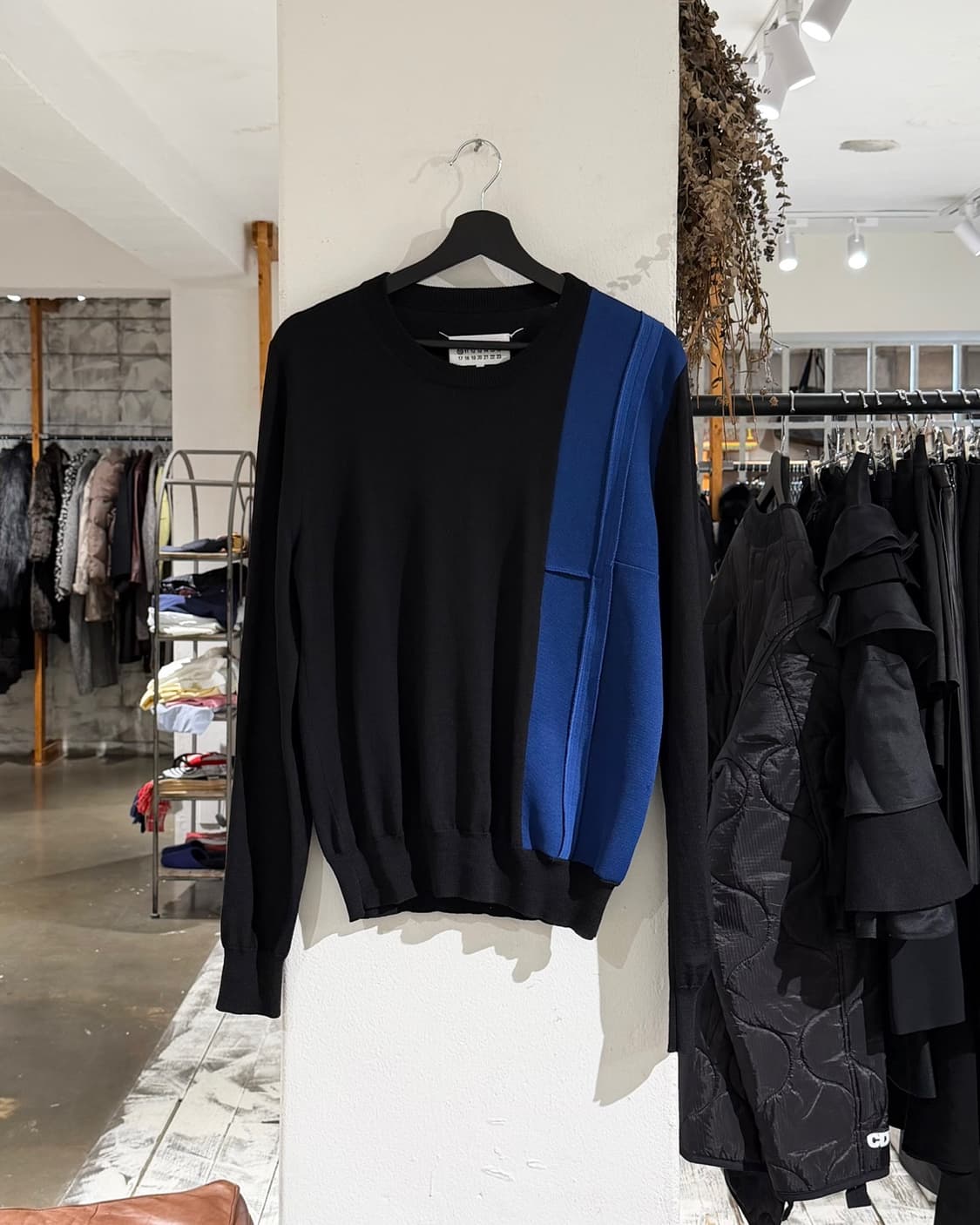 메종 마르지엘라 블랙 블루 배색 롱슬리브 니트 상품이미지1