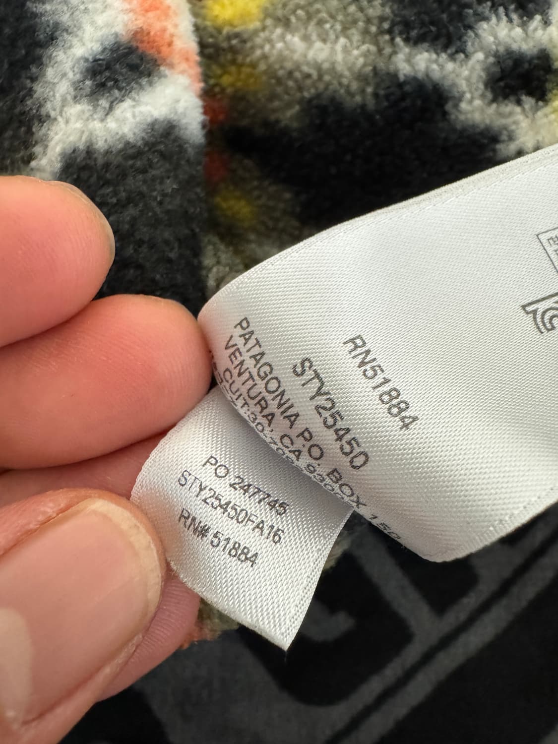 파타고니아 신칠라 스냅 티 풀 오버 포레스트 카펫 블랙 골드 상품이미지9