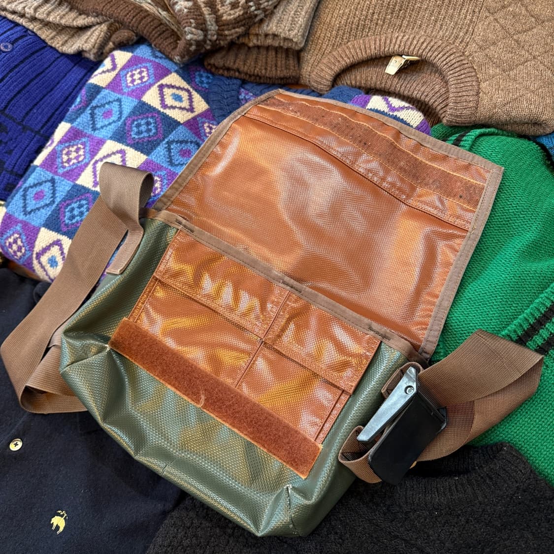 더 노스 페이스 퍼플라벨 울 PVC 크로스백 상품이미지5