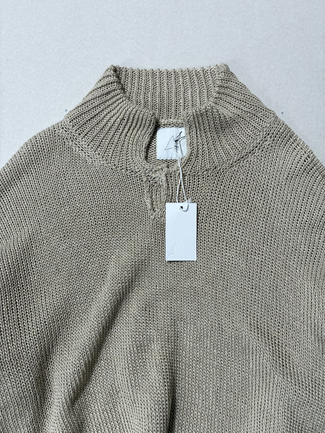 ROA 로아 하이킹 컷아웃 펀칭 디테일 폴로 니트 베이지 M사이즈 상품이미지2