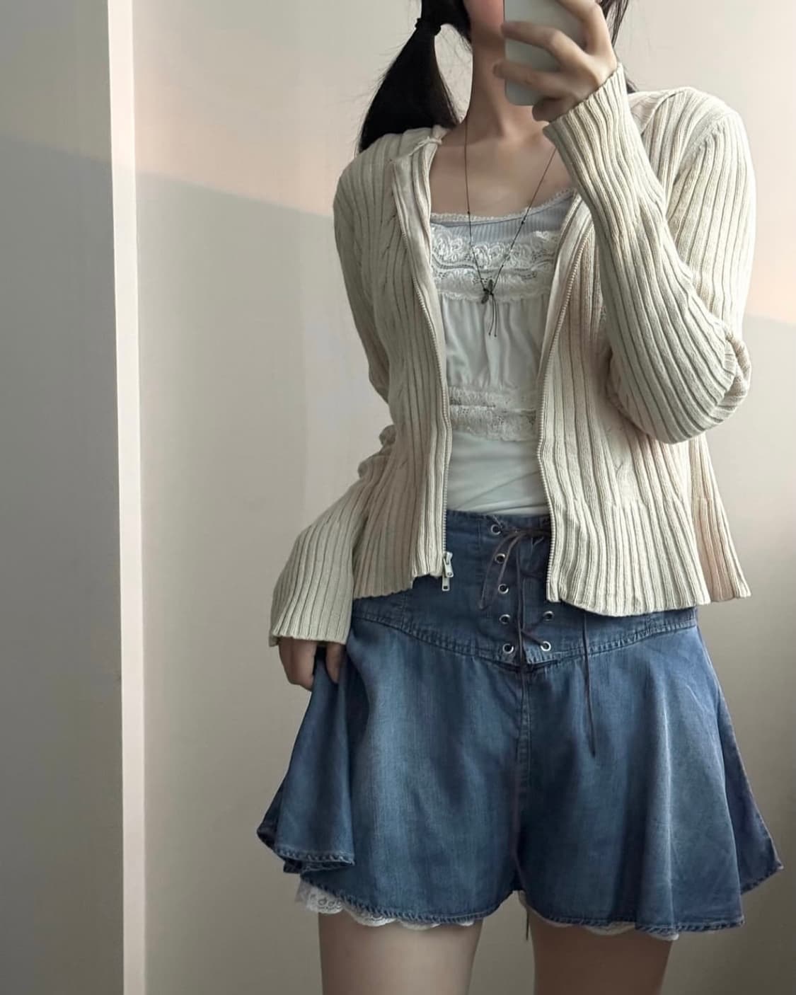 언샤픈 빈티지 페일블루 레이스 티셔츠 상품이미지3
