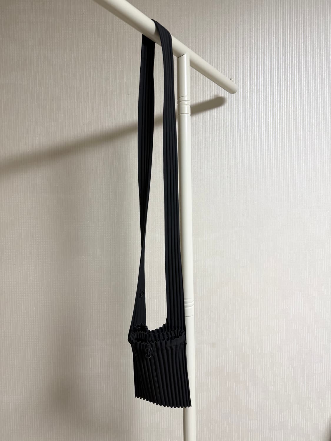 옴므플리세 미니 크로스백 상품이미지1