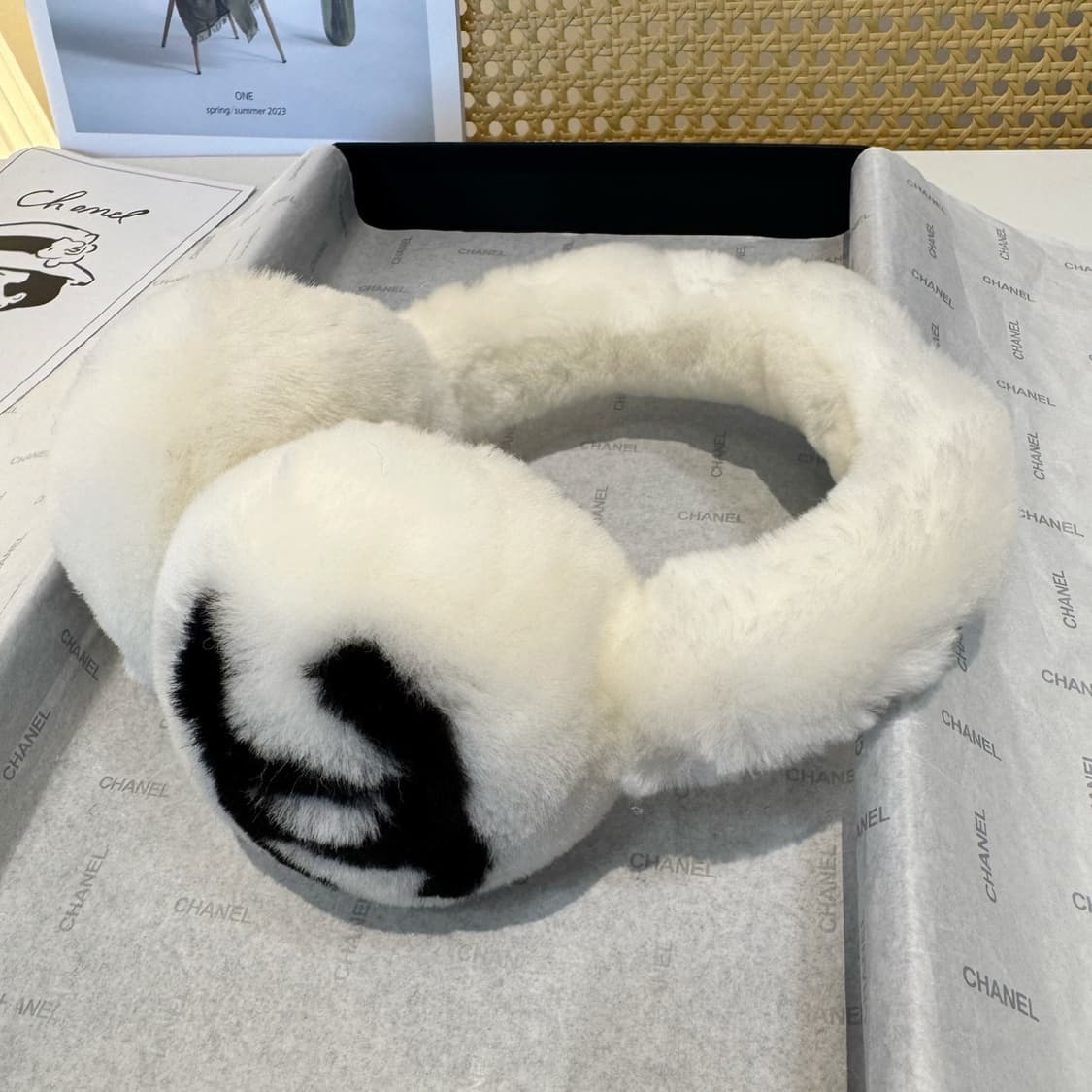 샤넬 귀마개 시어링 램스킨  에크루 상품이미지2