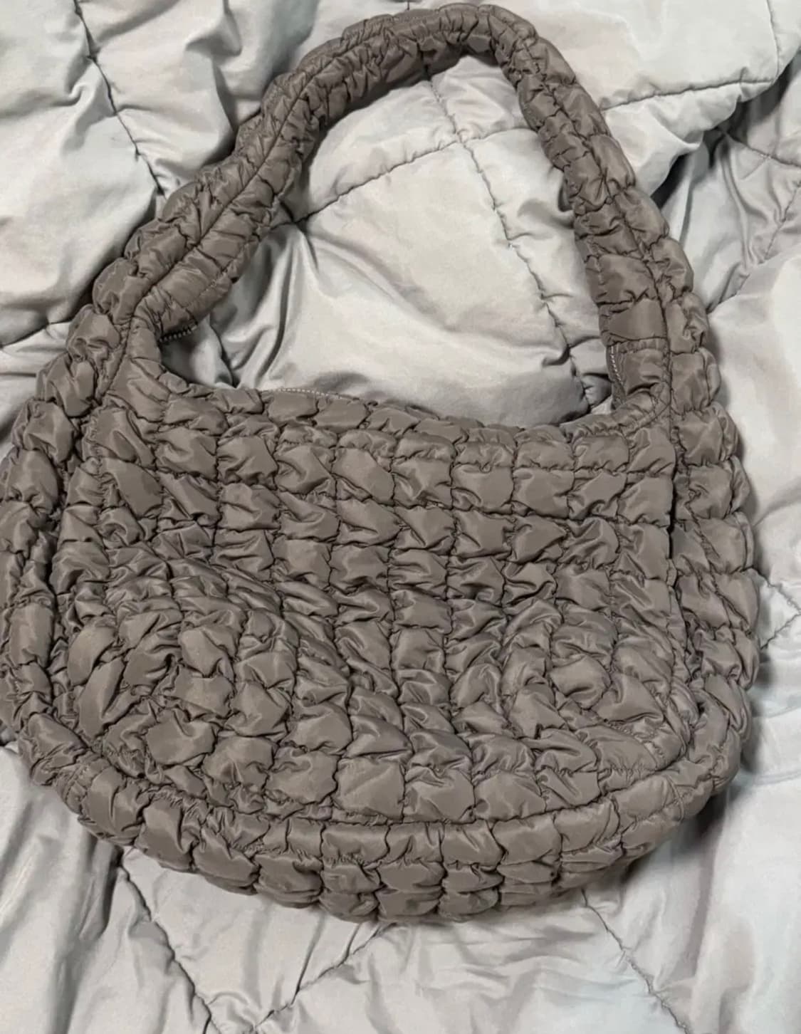 COS 코스 퀄팅백 오버사이즈 브라운(구름백 브라운) 상품이미지2