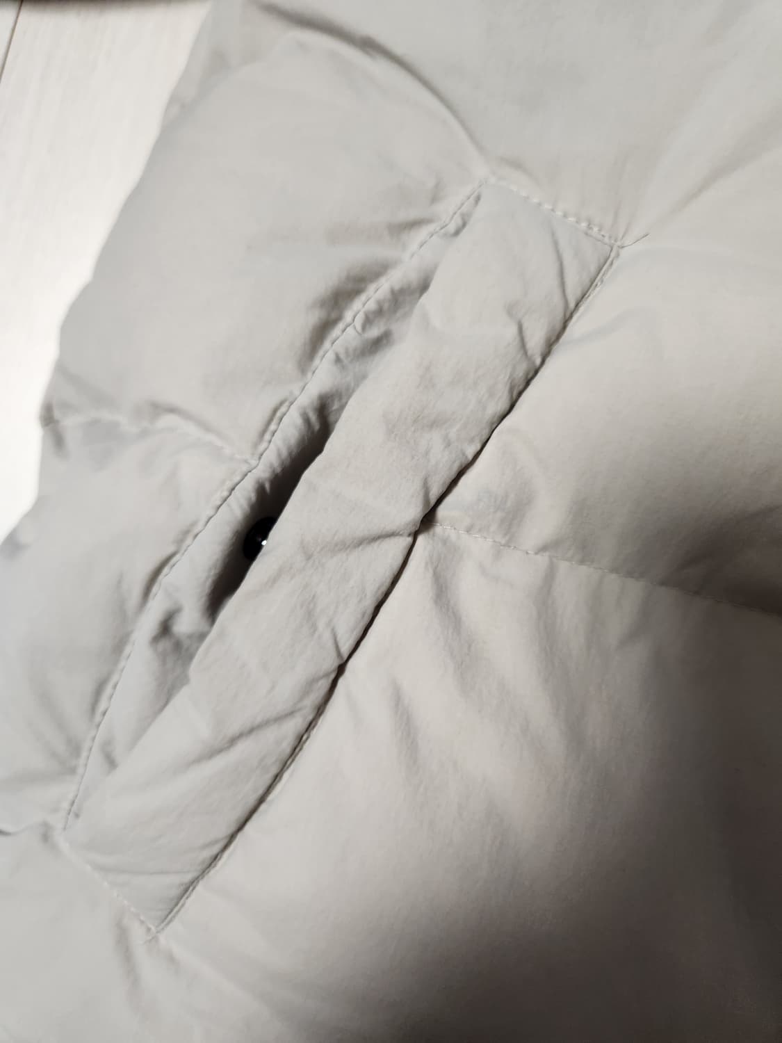 새상품급)지오다노 그레이 푸퍼 숏패딩 사이즈100(L)

여러 중고사이트 상품이미지7