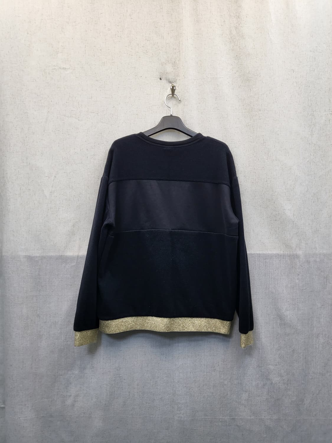 나이키 블랙 금장 포인트 맨투맨 상품이미지2