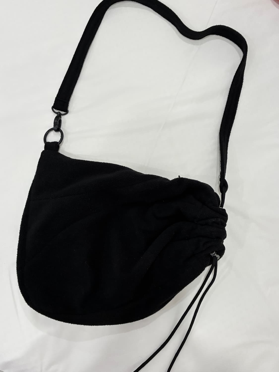 산산기어 플리스 크로스백 블랙 상품이미지3