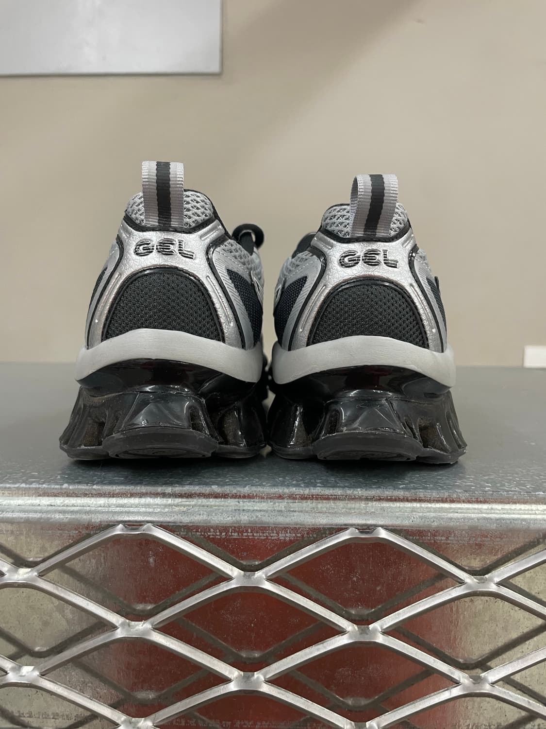 아식스 젤 퀀텀 키네틱 미드 그레이 235 상품이미지3