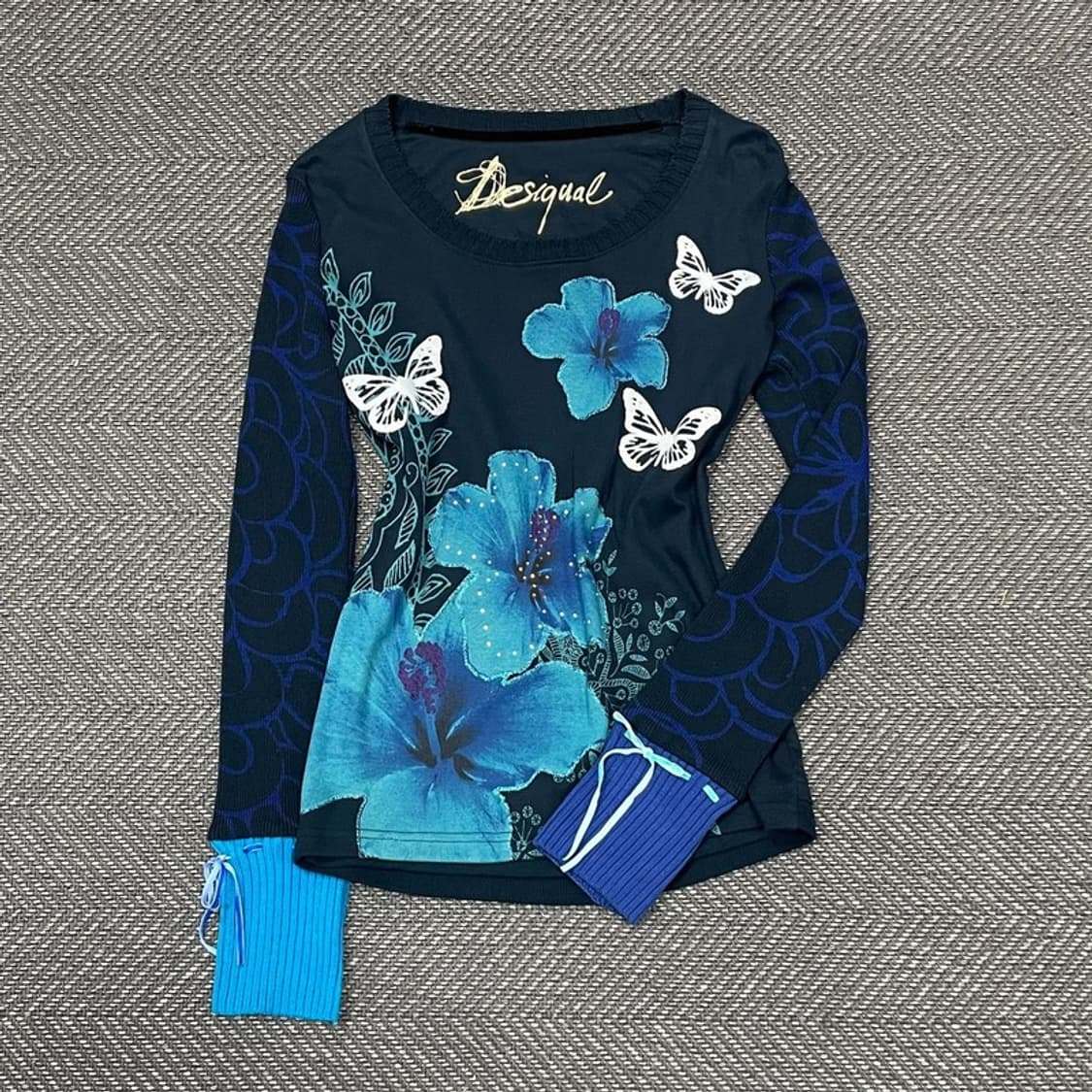 데시구알 패턴 프린팅 롱 슬리브 v0321 상품이미지1