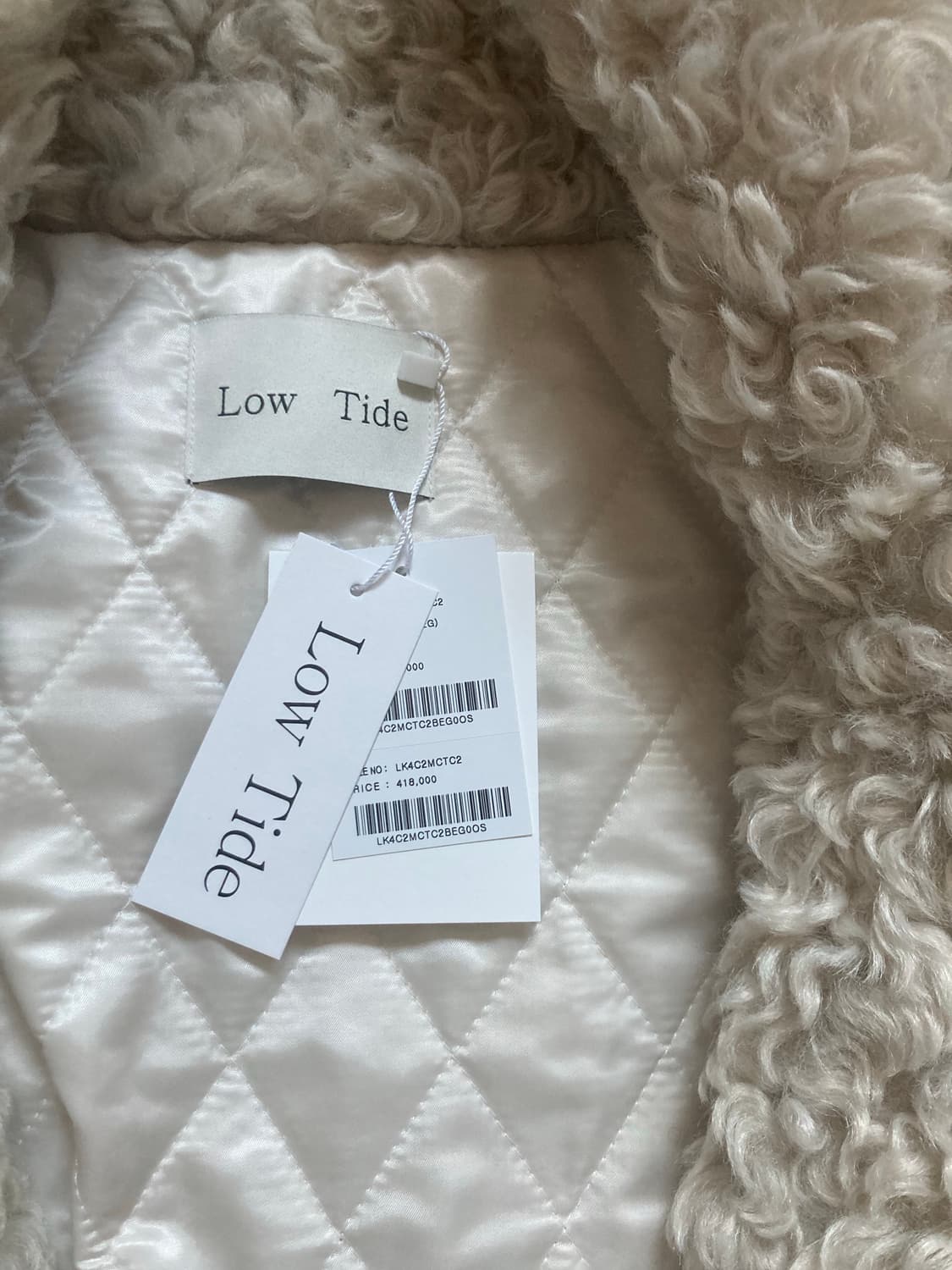 로우타이드 컬리 퍼 코트 베이지 상품이미지5