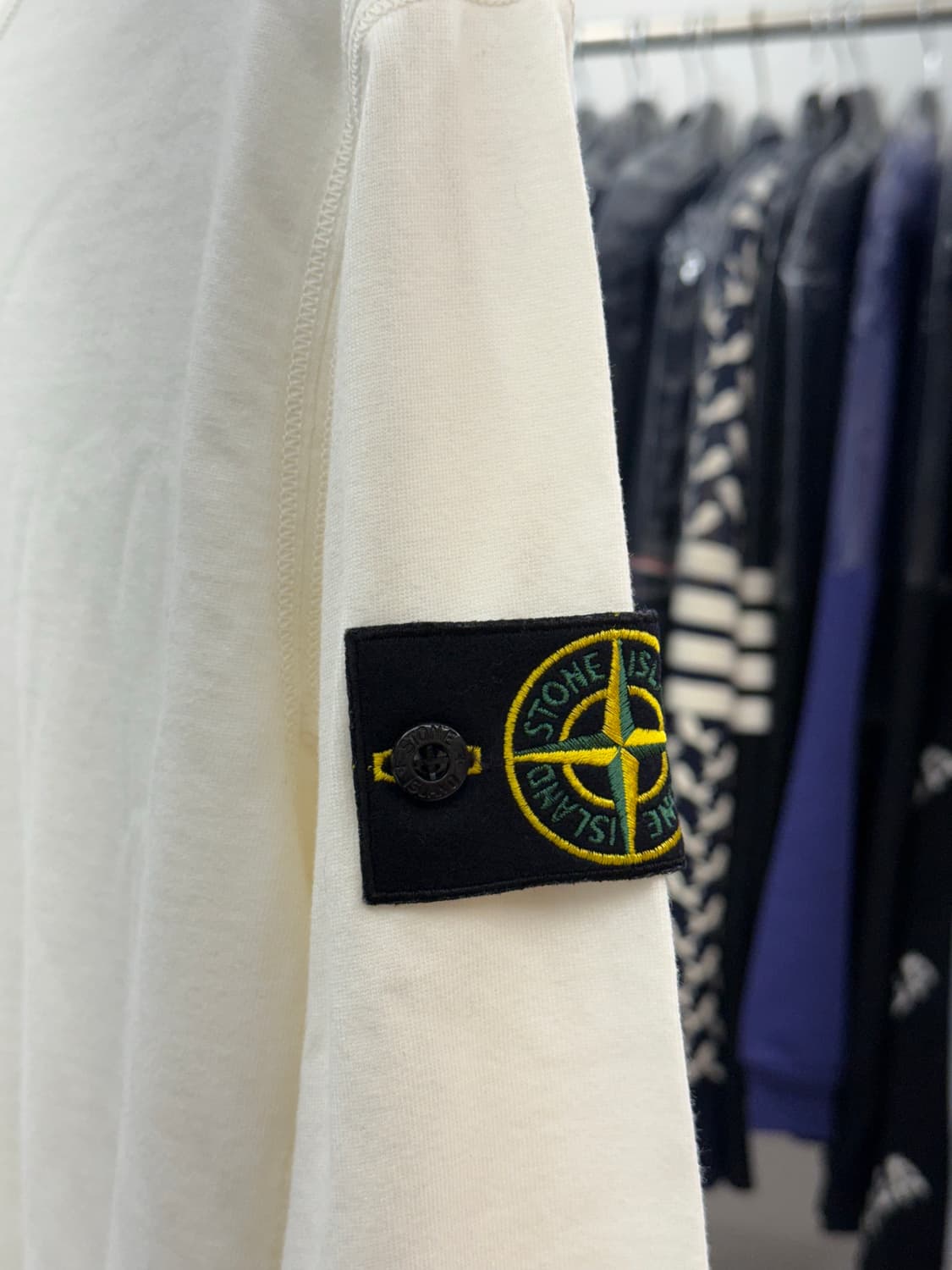 [L] 스톤아일랜드 와펜 롱슬리브 상품이미지3