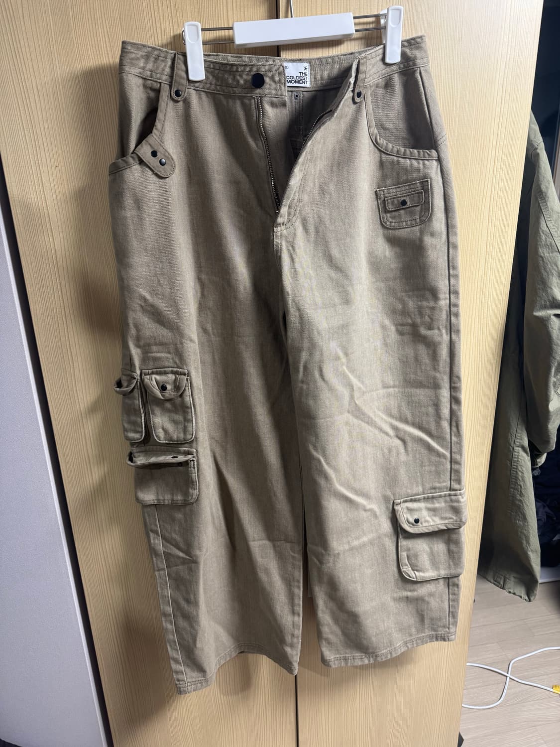 [L] 더콜디스트모먼트 멀티 카고팬츠 베이지 상품이미지2