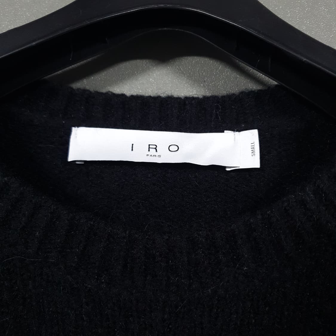 이로 IRO 신형 22FW 퍼프 숄더 울 크롭 니트 스웨터 블랙 여성 S 상품이미지4