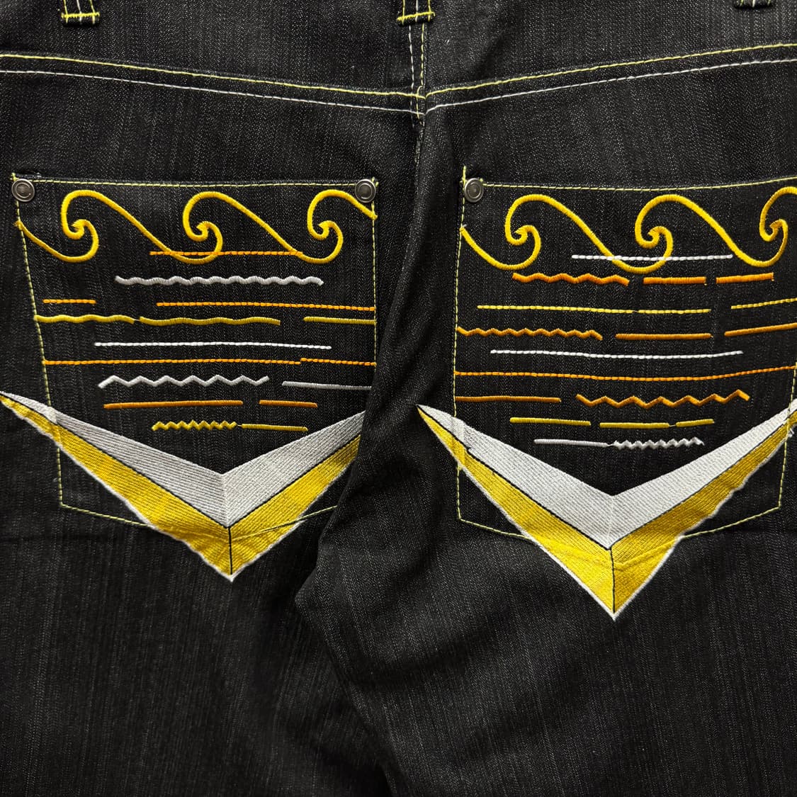 00s 쿠지 데드스탁 데님 반바지 전후면 자수 포인트 흑청 상품이미지10