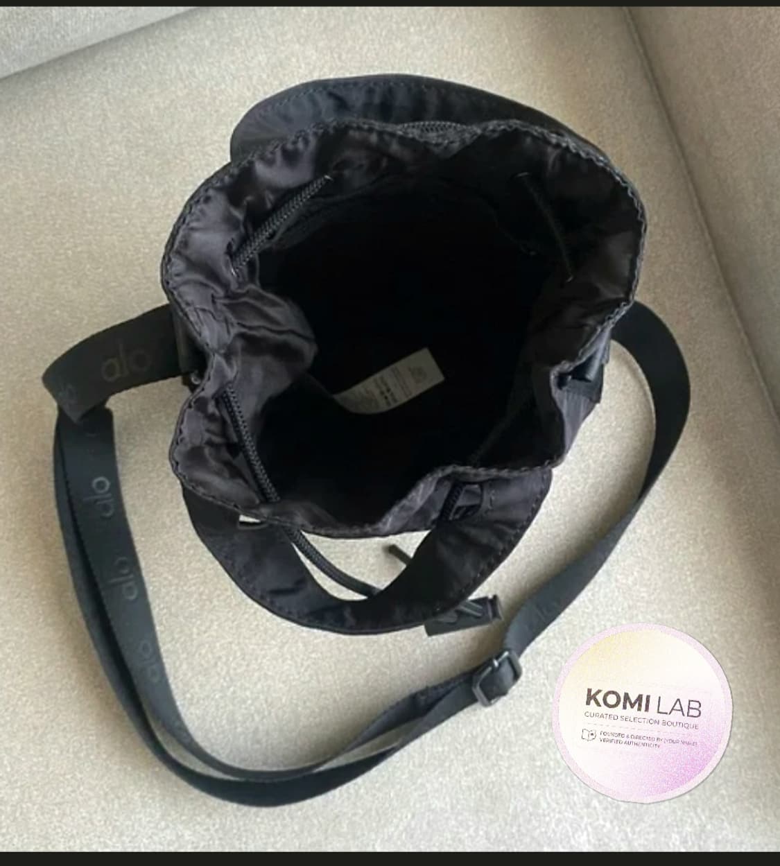 새상품] 알로요가(Alo Yoga) 익스플로러 버킷백 - 블랙 상품이미지3