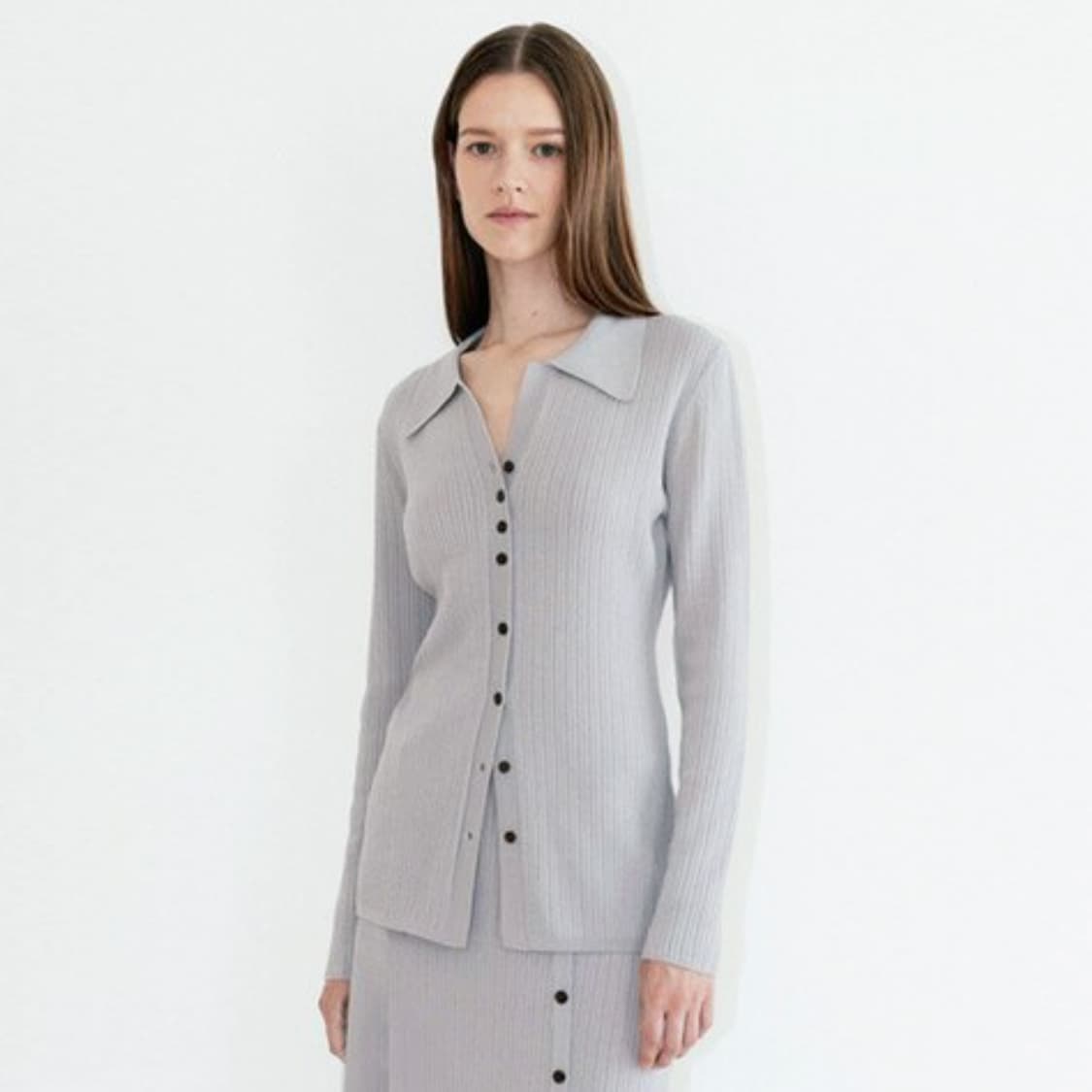 루에브르(LOEUVRE) V넥 오픈카라 슬림 니트가디건 55 새상품 상품이미지1