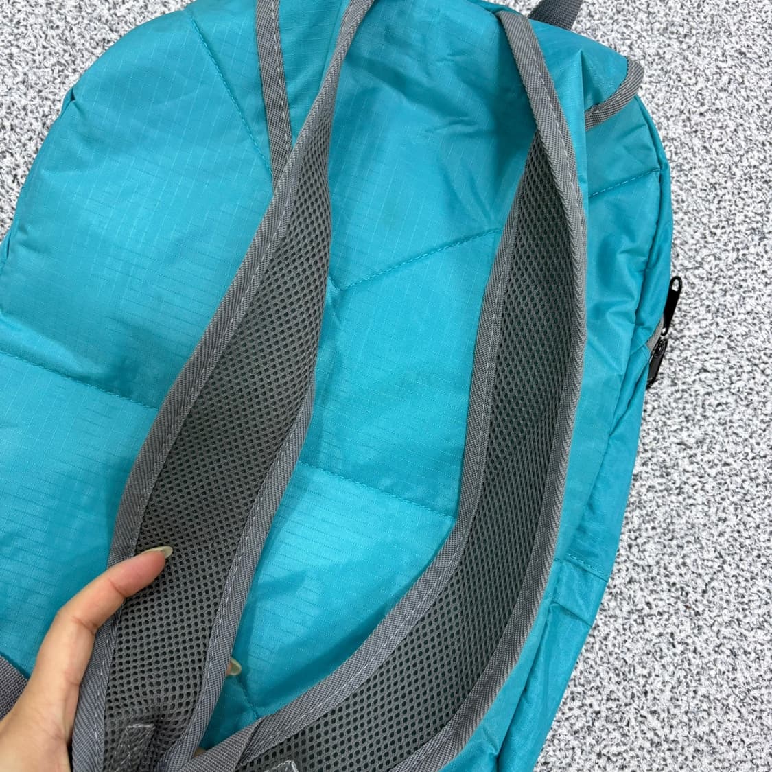 실측확인 살로몬 경량 백팩 0622J1 상품이미지3