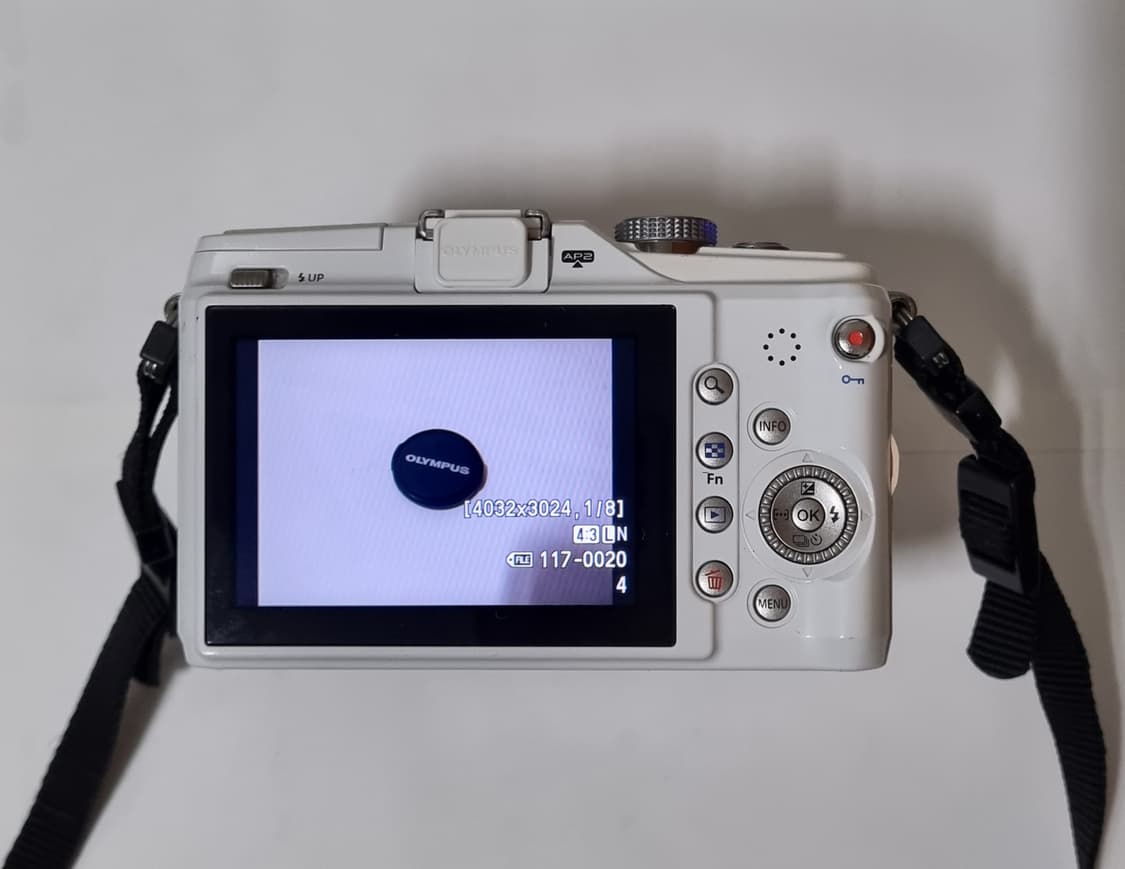 올림푸스 미러리스 카메라 E-PL2 와 14-42mm 렌즈 팝니다. 상품이미지3