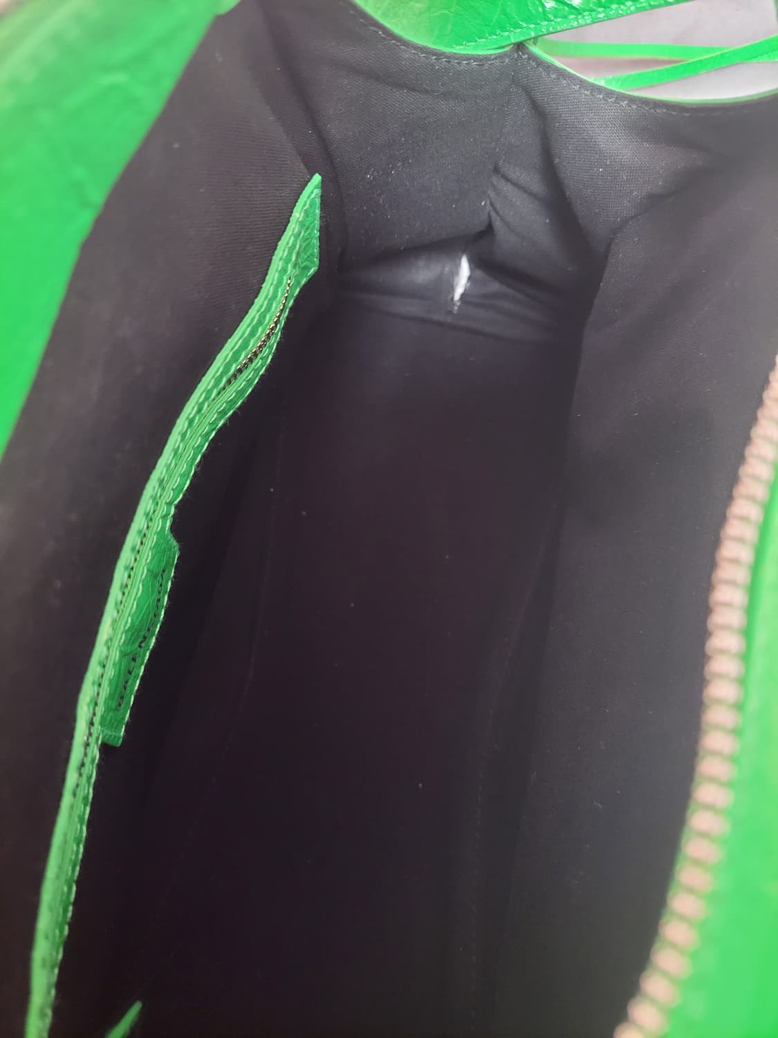 정품)급처미사용새상품!발렌시아가 월욜98에예약네고X네오카골스몰크로스백가방 상품이미지10