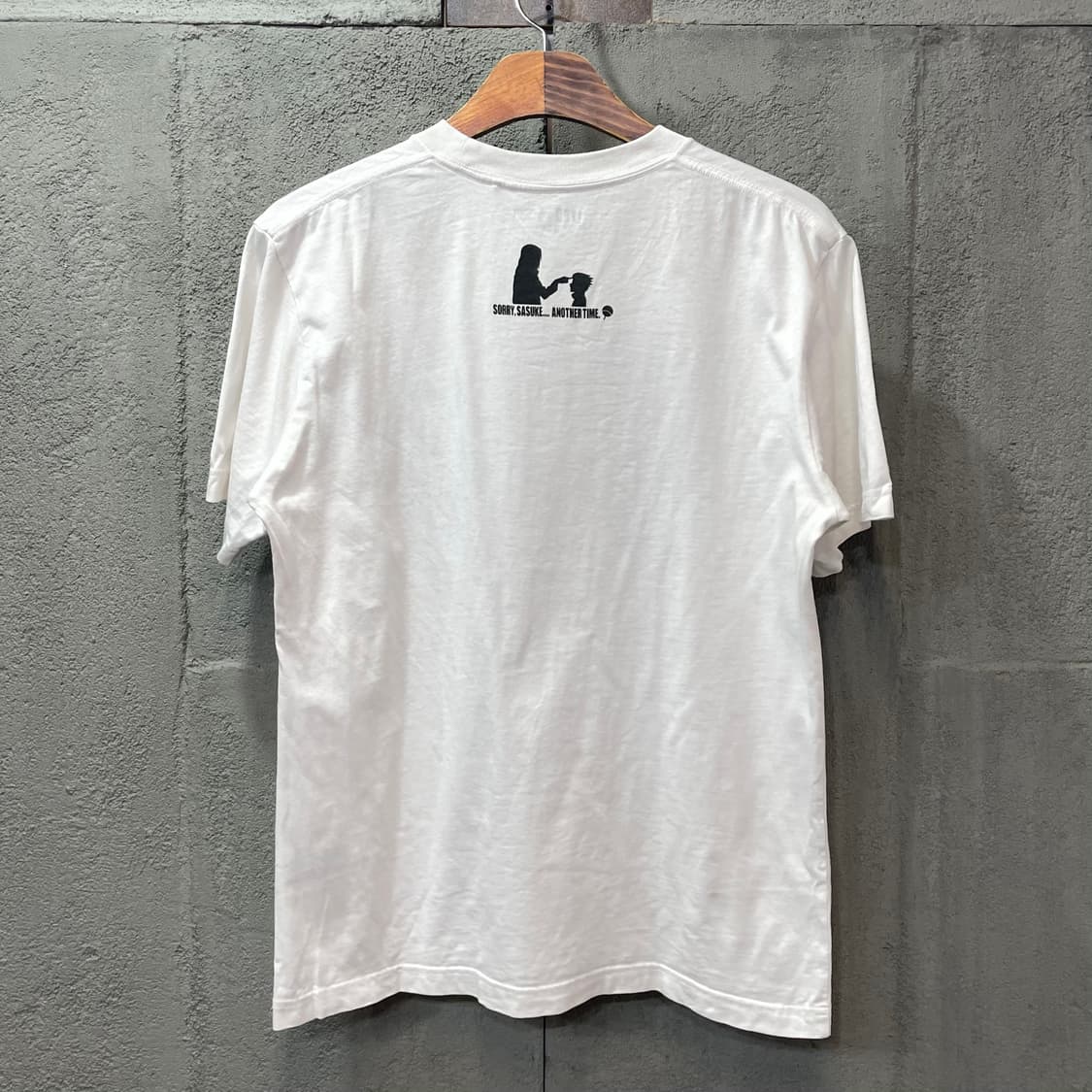 유니클로 x 나루토 용서해라 사스케 티셔츠 상품이미지4