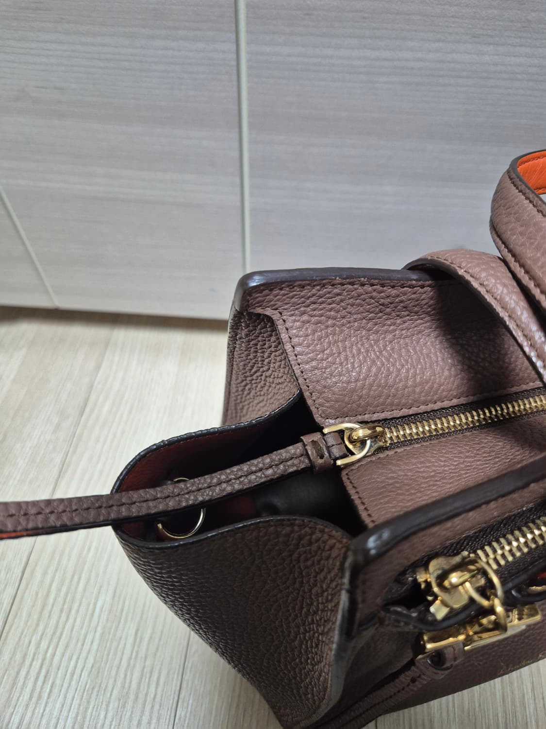 (정품) 살바토레 페라가모 카프스킨 에이미 미니 토드백 크로스백 상품이미지4