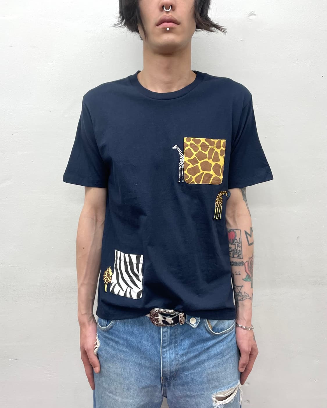 Giraffe Zebra Pocket Navy T-shirt 상품이미지1