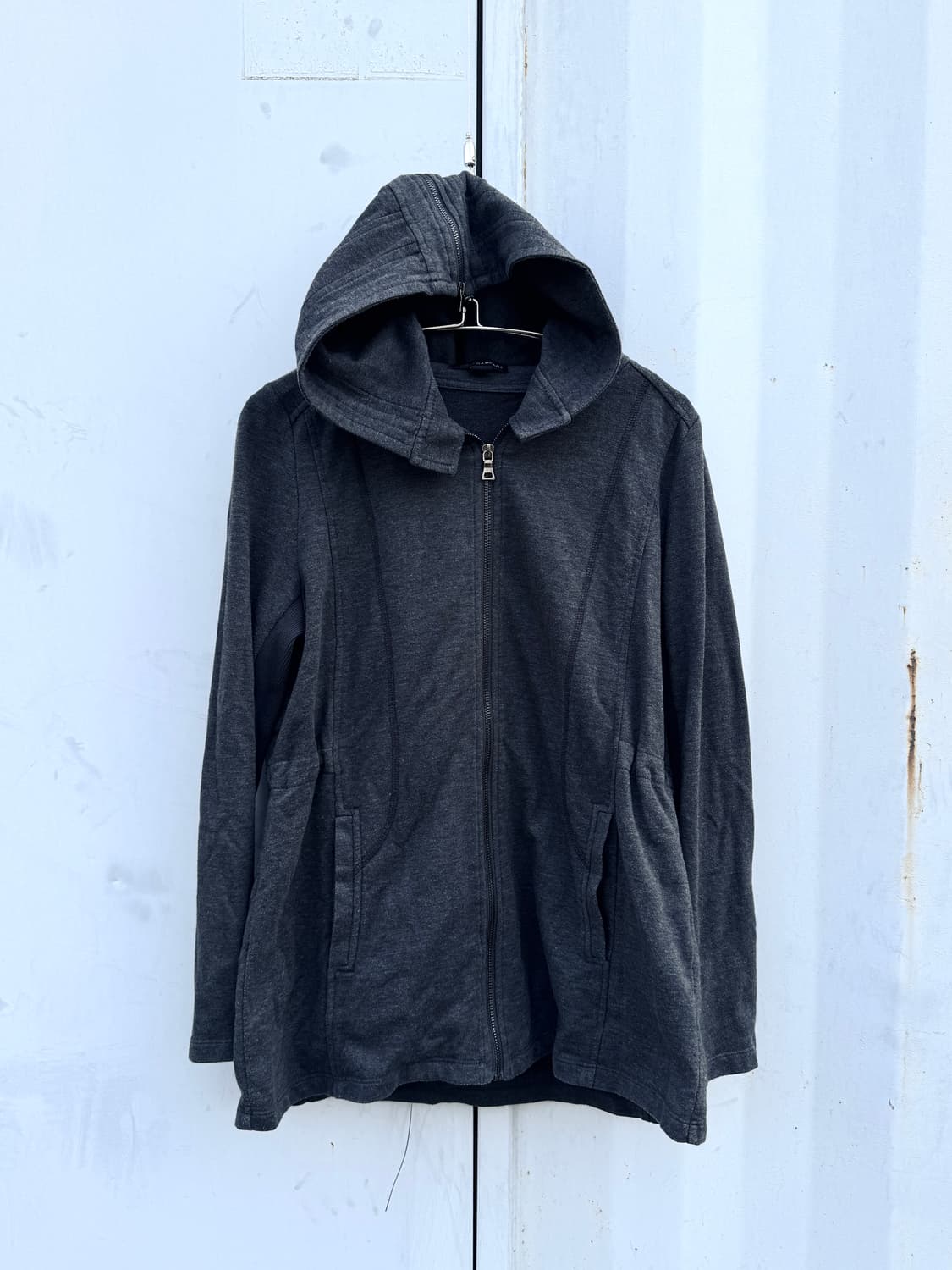 백 지퍼 포인트 후드 집업 상품이미지3