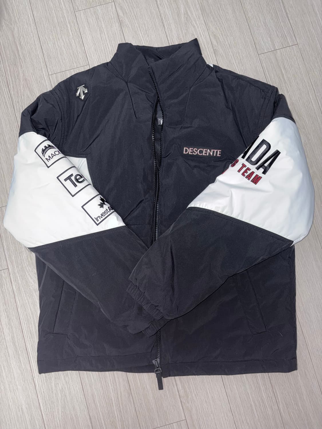 데상트 경량패딩 상품이미지1