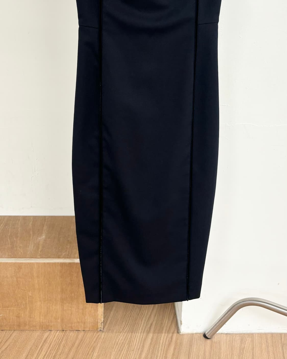 레드 발렌티노블랙 슬리브리스 미디 원피스 상품이미지5