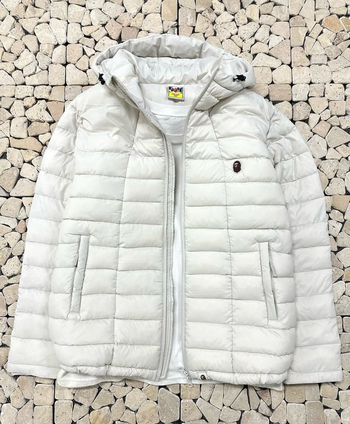 베이프 크림화이트 워머 후드 패딩 상품이미지1