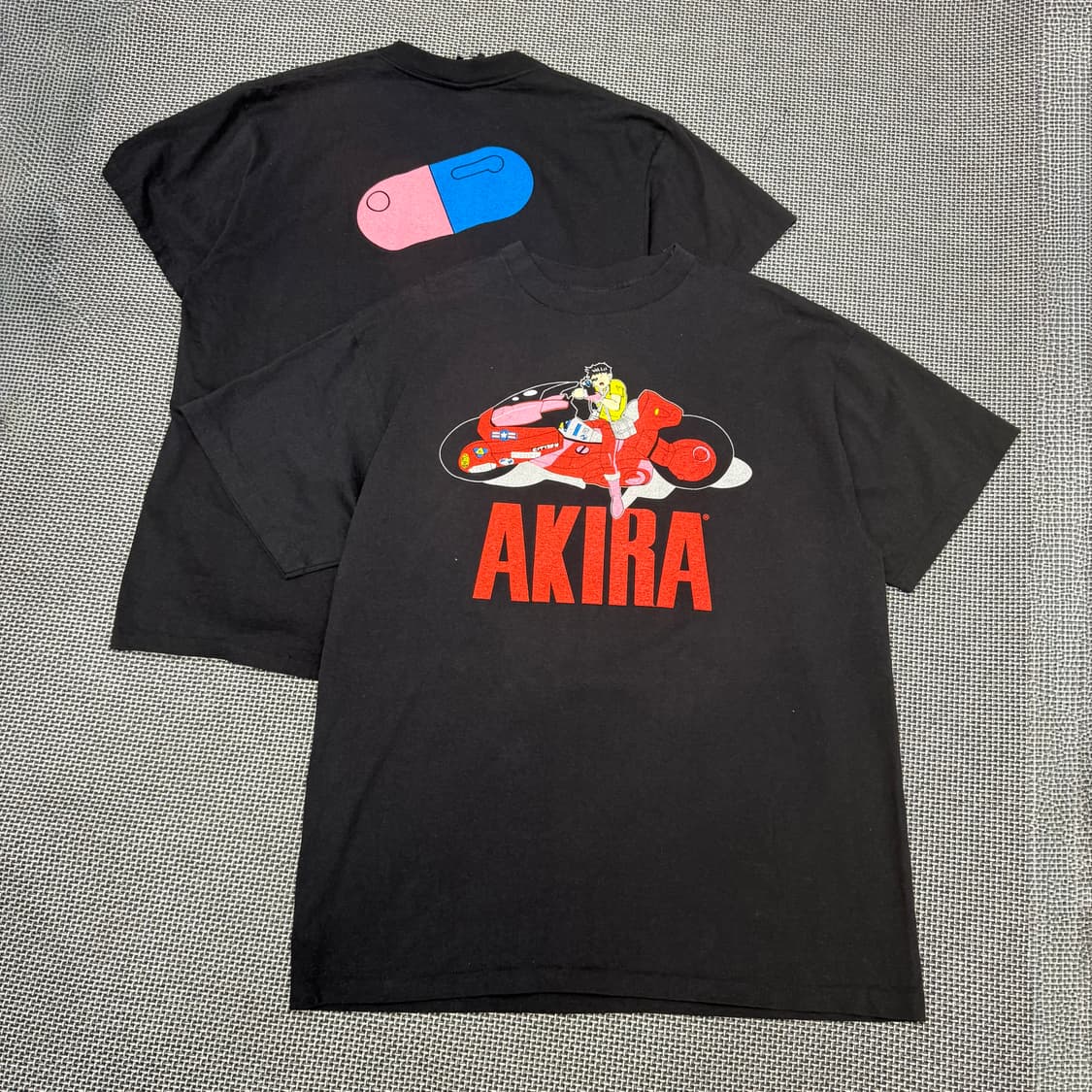 새상품) AKIRA 아키라 알약 프린팅티셔츠 (L/XL) 상품이미지1