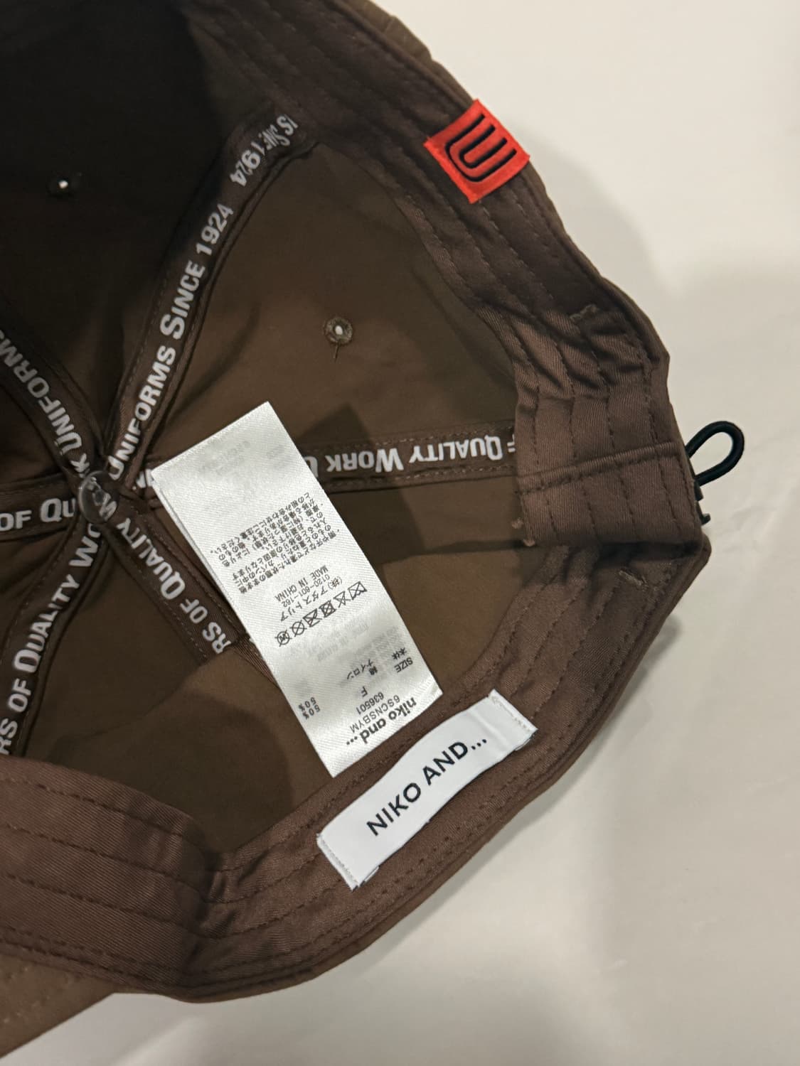 유니버셜 오버올 브라운 컬러 나일론 캡 상품이미지4