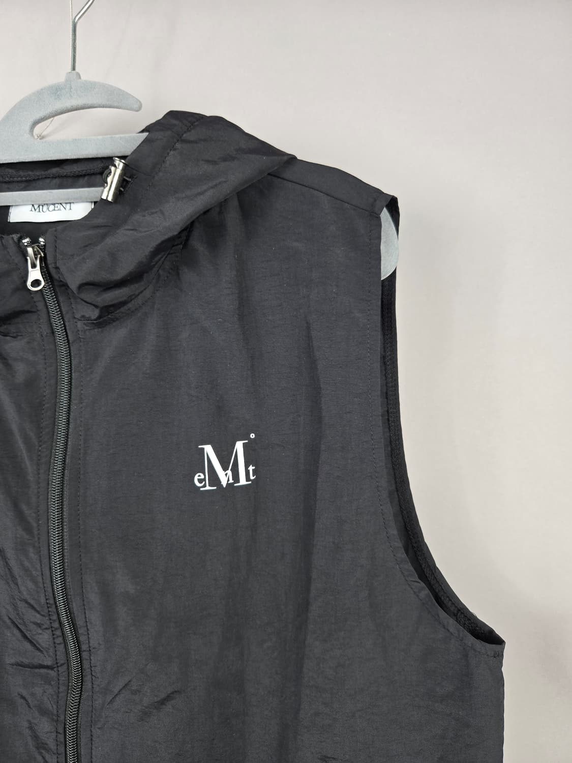 [무료배송]무센트 F 공용 테크 나일론 후드 베스트 아노락 조끼 상품이미지5