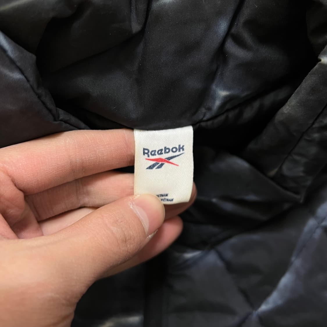 리복 그래픽 하이넥 경량패딩 퀼팅 점퍼 [블랙] M/95 상품이미지5