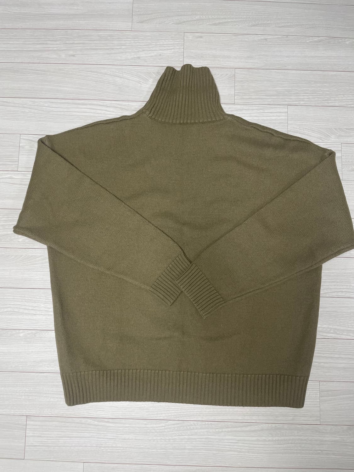 아미 빅하트 터틀넥 올리브L 상품이미지7