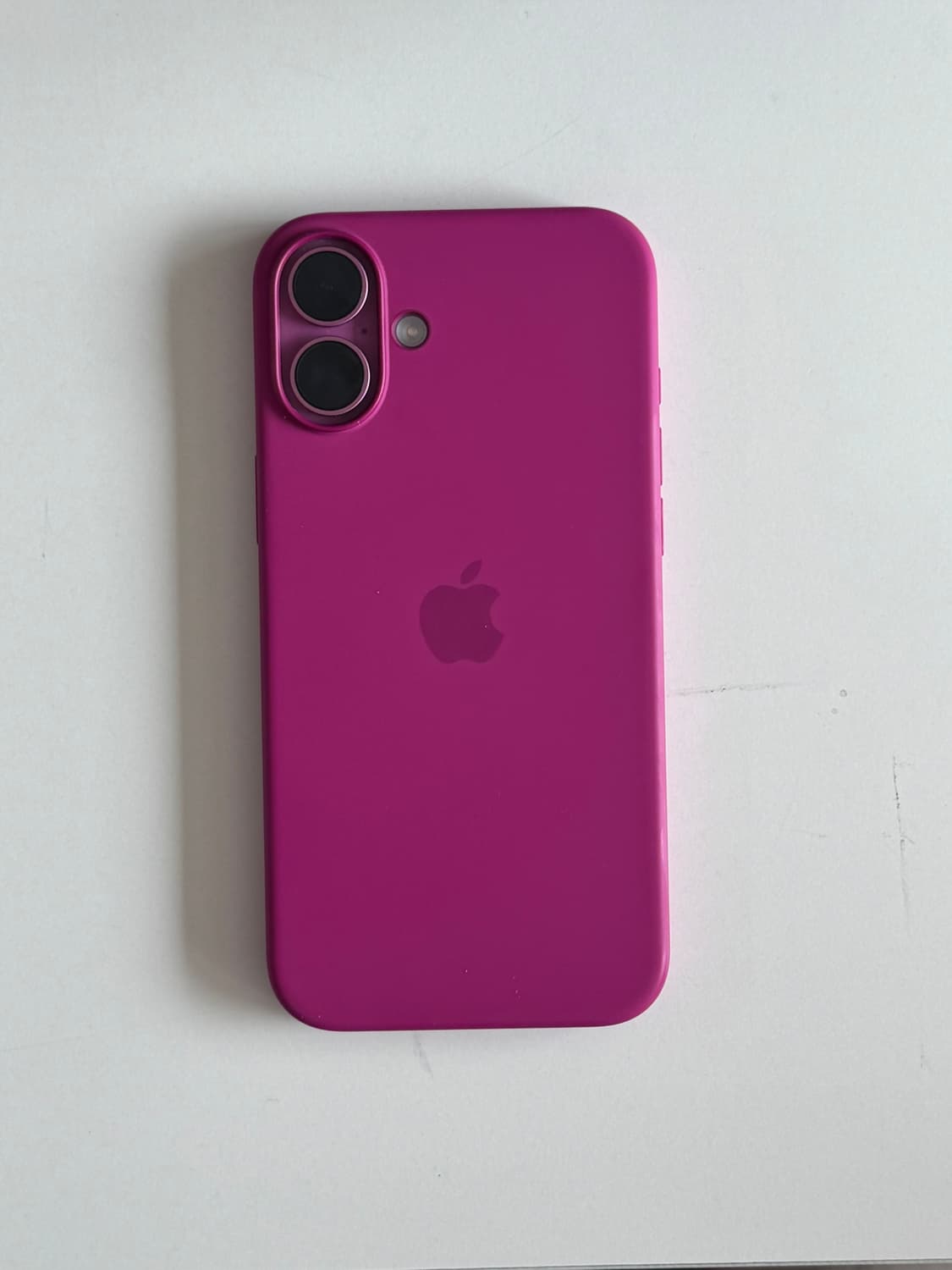 아이폰 16 플러스 정품 실리콘 케이스 - 후크시아 상품이미지4