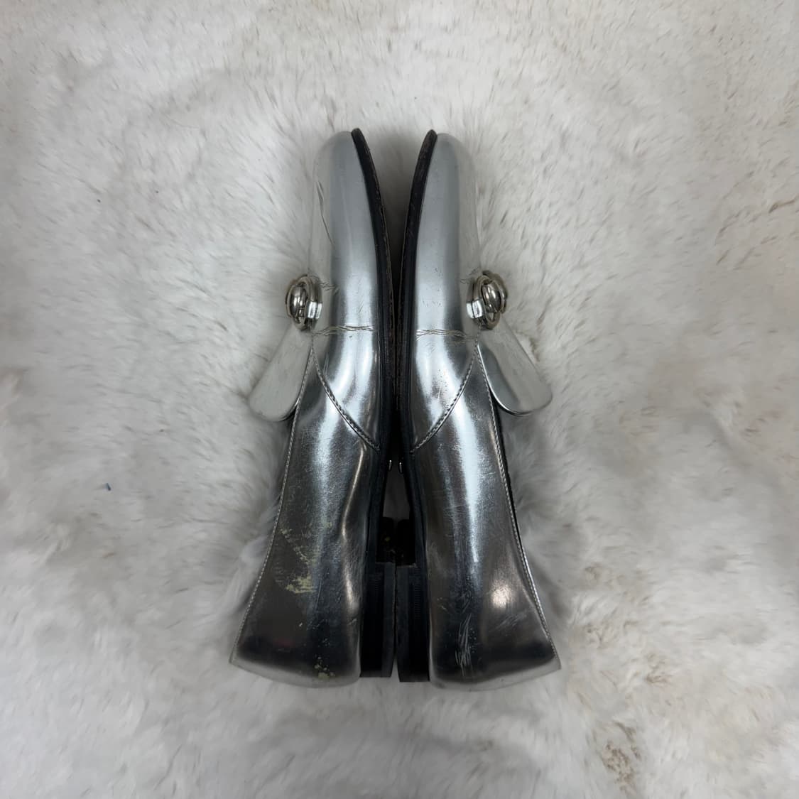 (37) 구찌 우먼스 메탈릭 실버 로퍼 상품이미지4