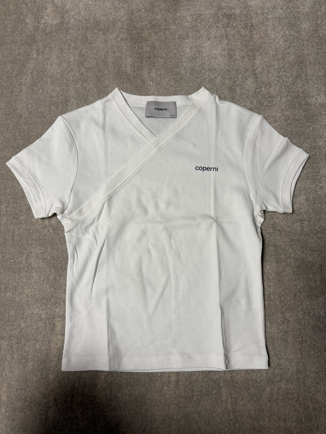 코페르니 브이넥 라인티셔츠 새상품 상품이미지1
