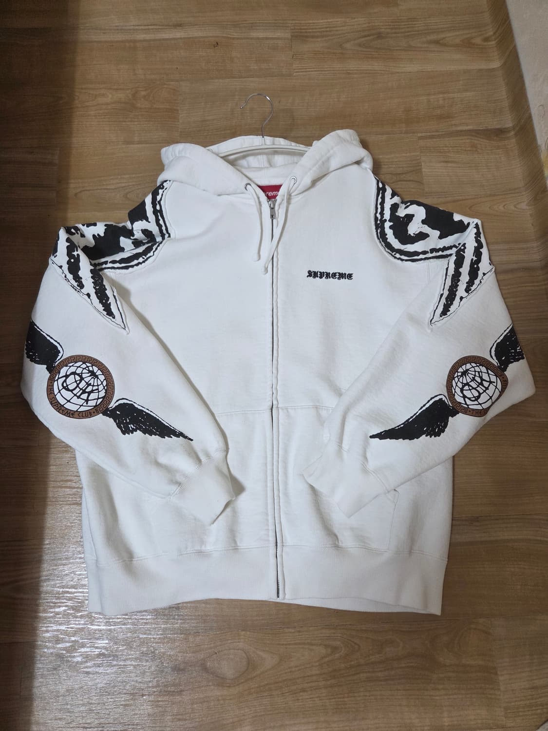 슈프림 25fw 윙스 후드집업 화이트 상품이미지1