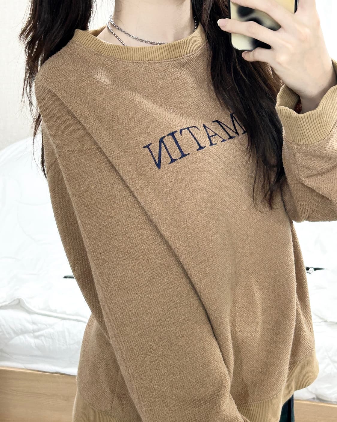 마뗑킴 자수로고 베이지 니트 맨투맨 상품이미지3