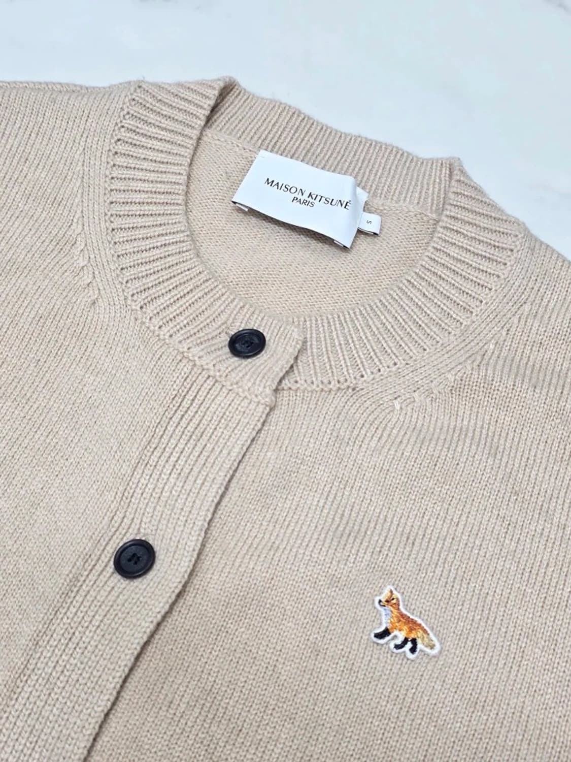 메종키츠네 폭스 패치 가디건 베이지 55 신상 상품이미지3